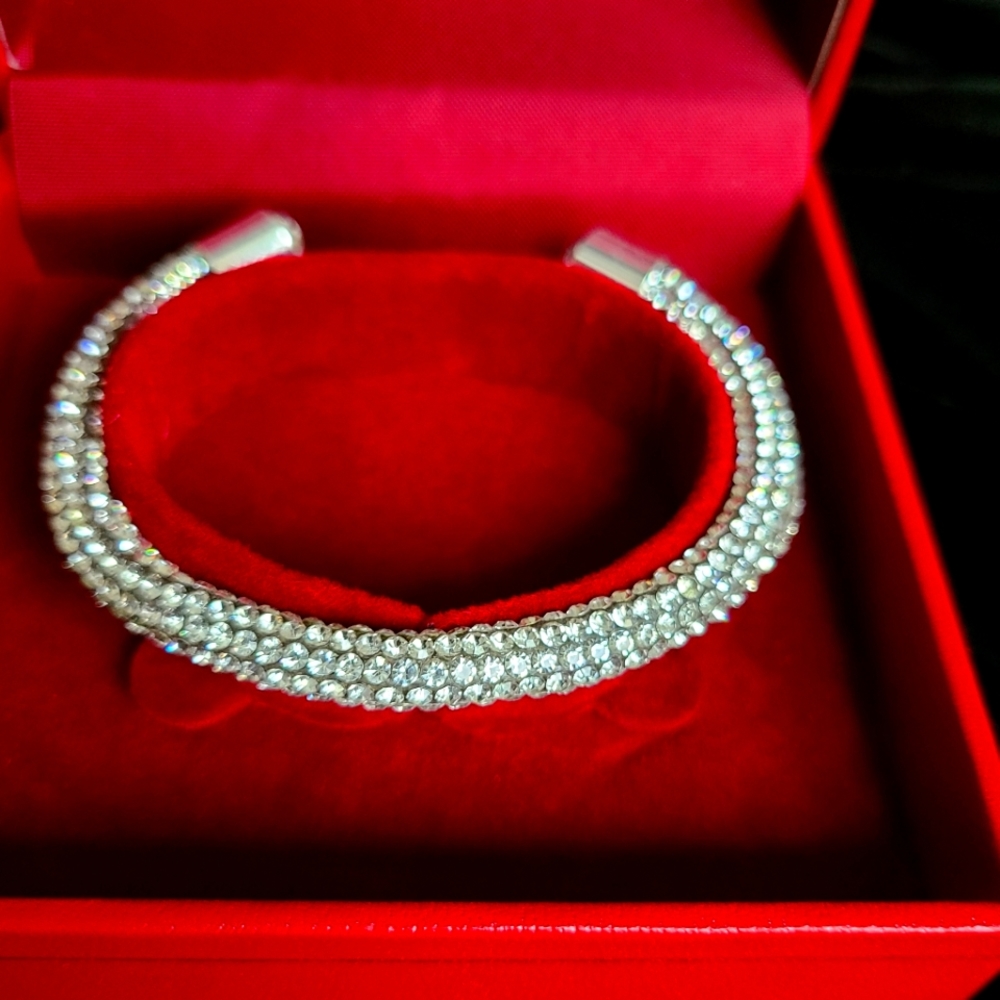 Elegant, beautiful bracelet, all occasion jeweled, Wrap Style rhinestones NWOT - Picture 5 of 5